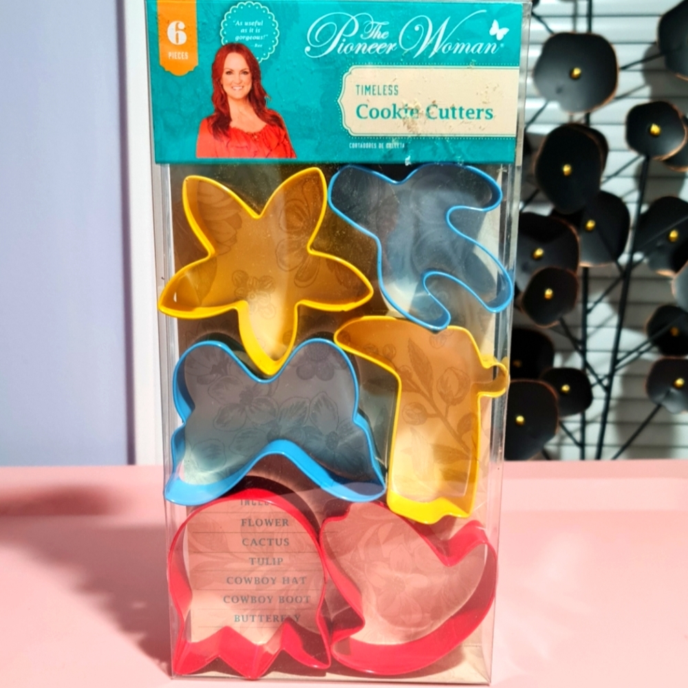 The Pioneer Woman Cookie Cutters NIB